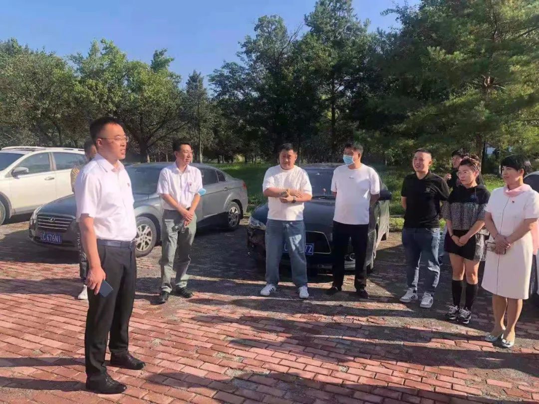 巩固脱贫攻坚成果，，，，，，助力乡村振兴——龙8头号玩家集团向岫岩县黄花甸镇关门山村送驻村干部工作(图3)