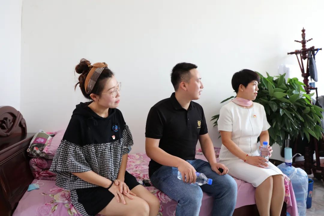 巩固脱贫攻坚成果，，，，，，助力乡村振兴——龙8头号玩家集团向岫岩县黄花甸镇关门山村送驻村干部工作(图5)