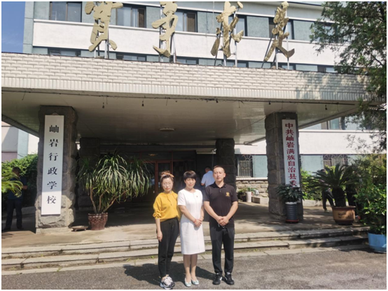 巩固脱贫攻坚成果，，，，，，助力乡村振兴——龙8头号玩家集团向岫岩县黄花甸镇关门山村送驻村干部工作(图7)